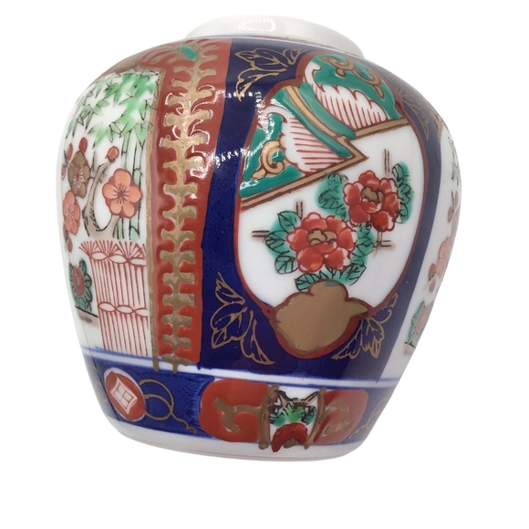 Small Vintage Imari Vase: Hand-Painted Japanese Porcelain, Floral Design - Picture 5 of 15